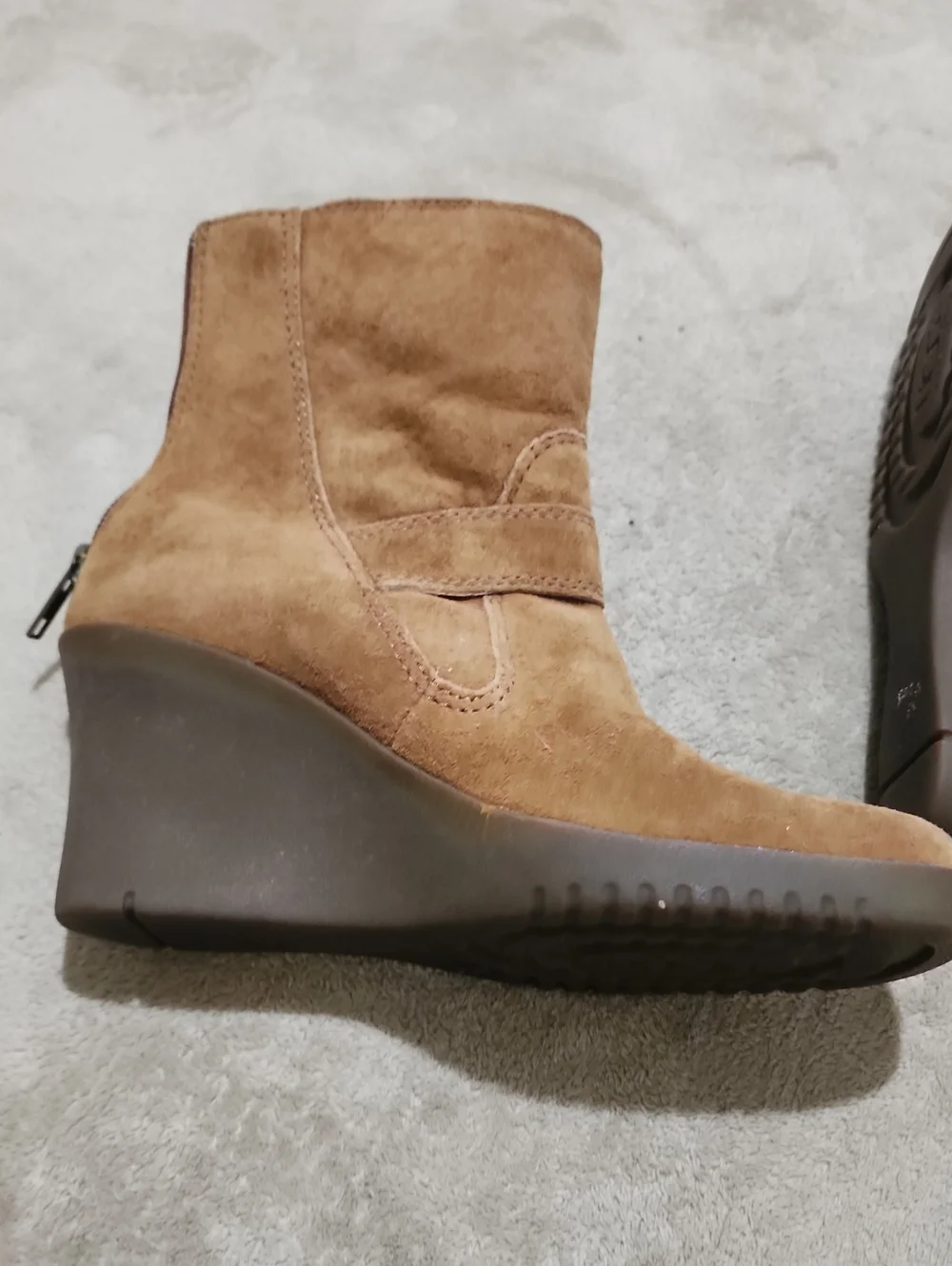 UGG In Very Good Condition  Brown Suede Wedge Boot with Buckle